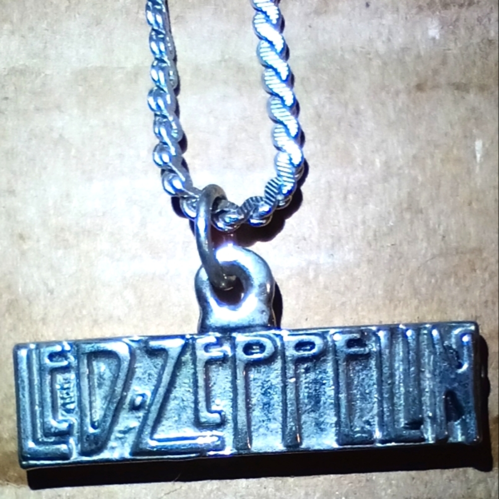 Led Zeppelin necklace and chain